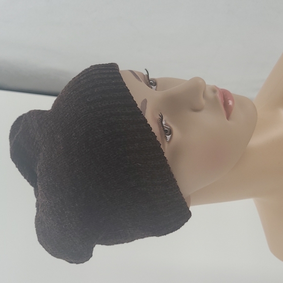 Bundle of Women's Hat Beanies - Picture 3 of 7